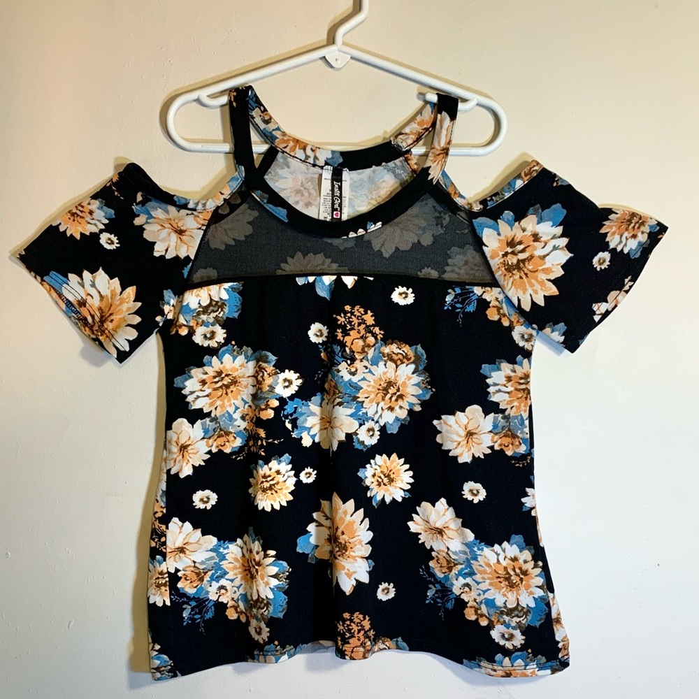 Girl cold shoulder shirt black w/ flowers peekaboo